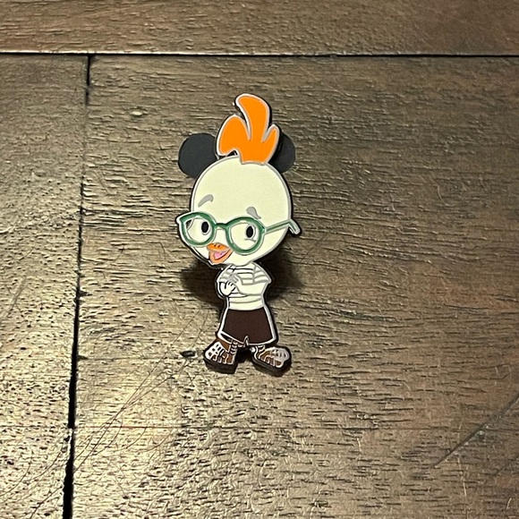 Disney Trading Pin - Chicken Little Small 2006 - Official Park Issue - Picture 1 of 3